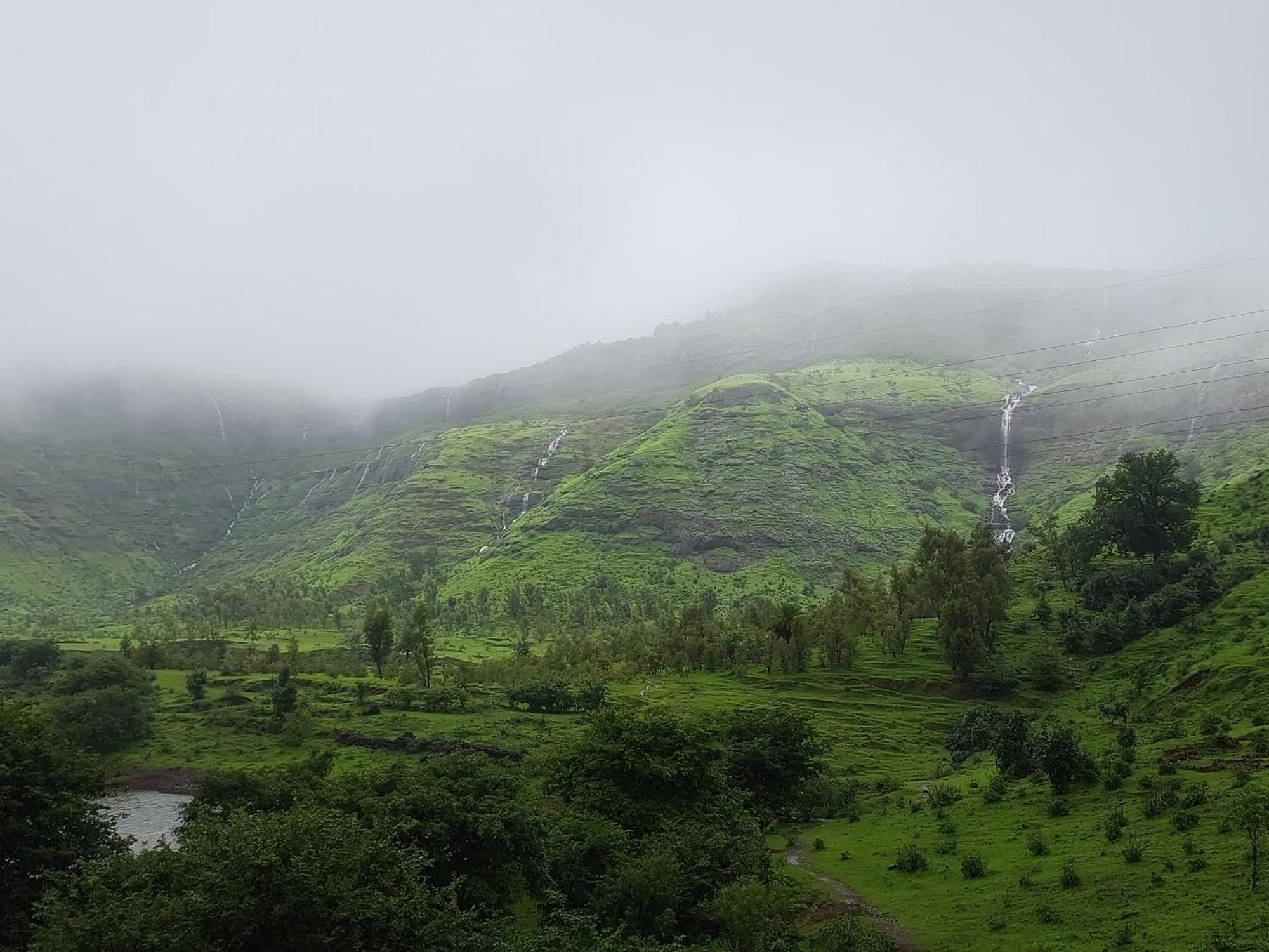 Igatpuri Getaway: Family Bungalow, Dams & Hills Villa Exterior photo